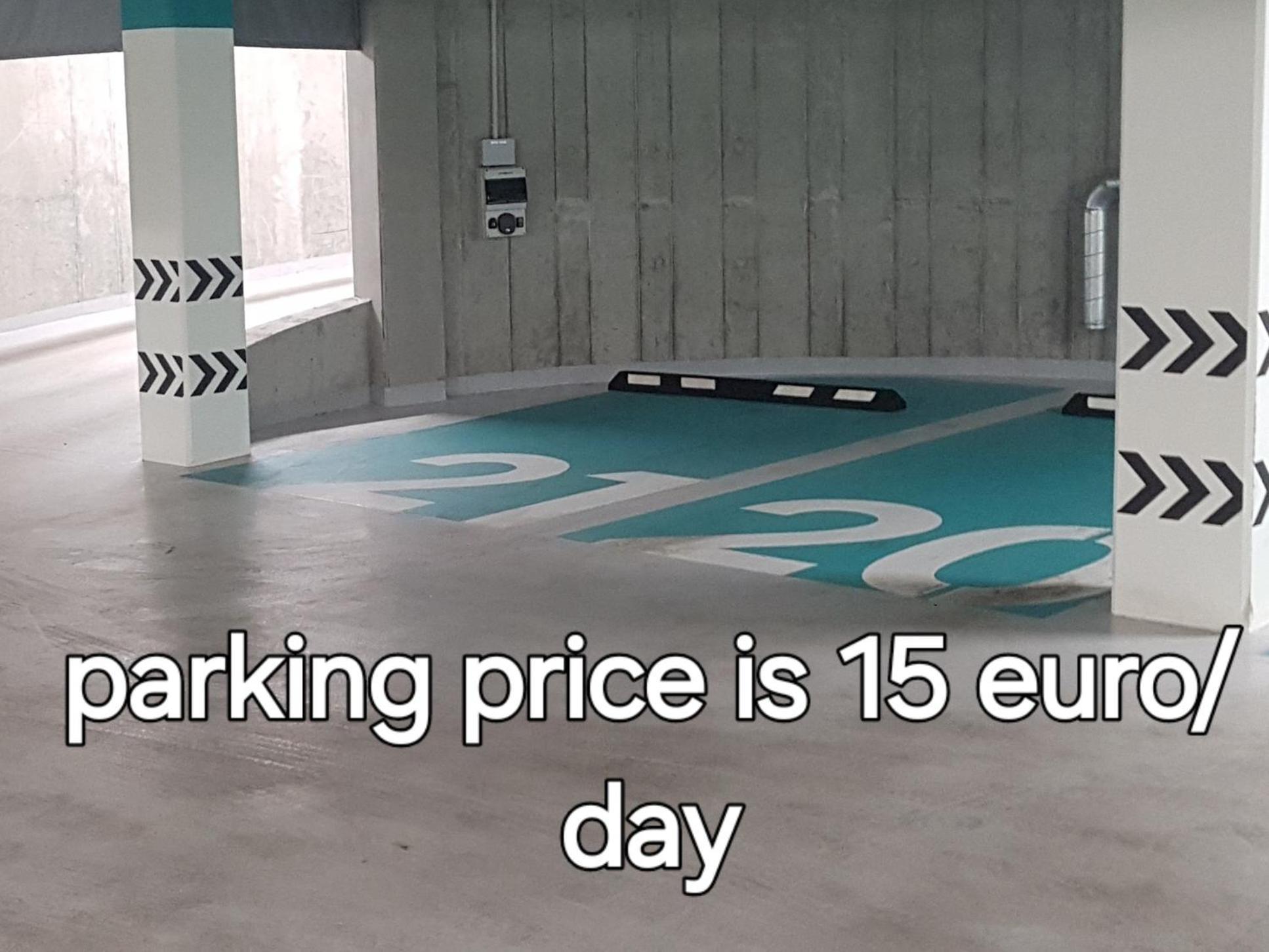 Happy Inn Classical Style, Self Check-In, Parking In The Underground Garage Vilnius Exterior photo